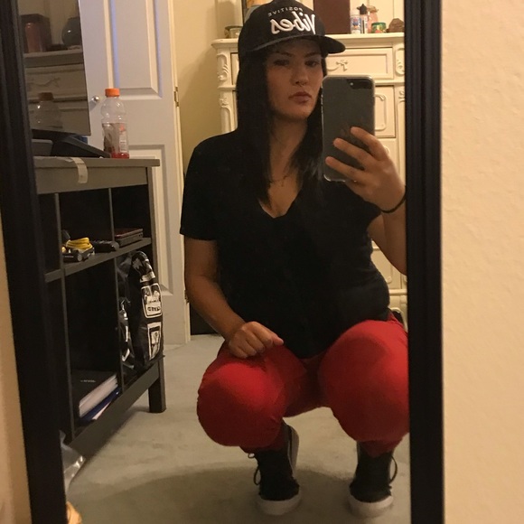 Meet your Posher, Elodie - Picture 1 of 1